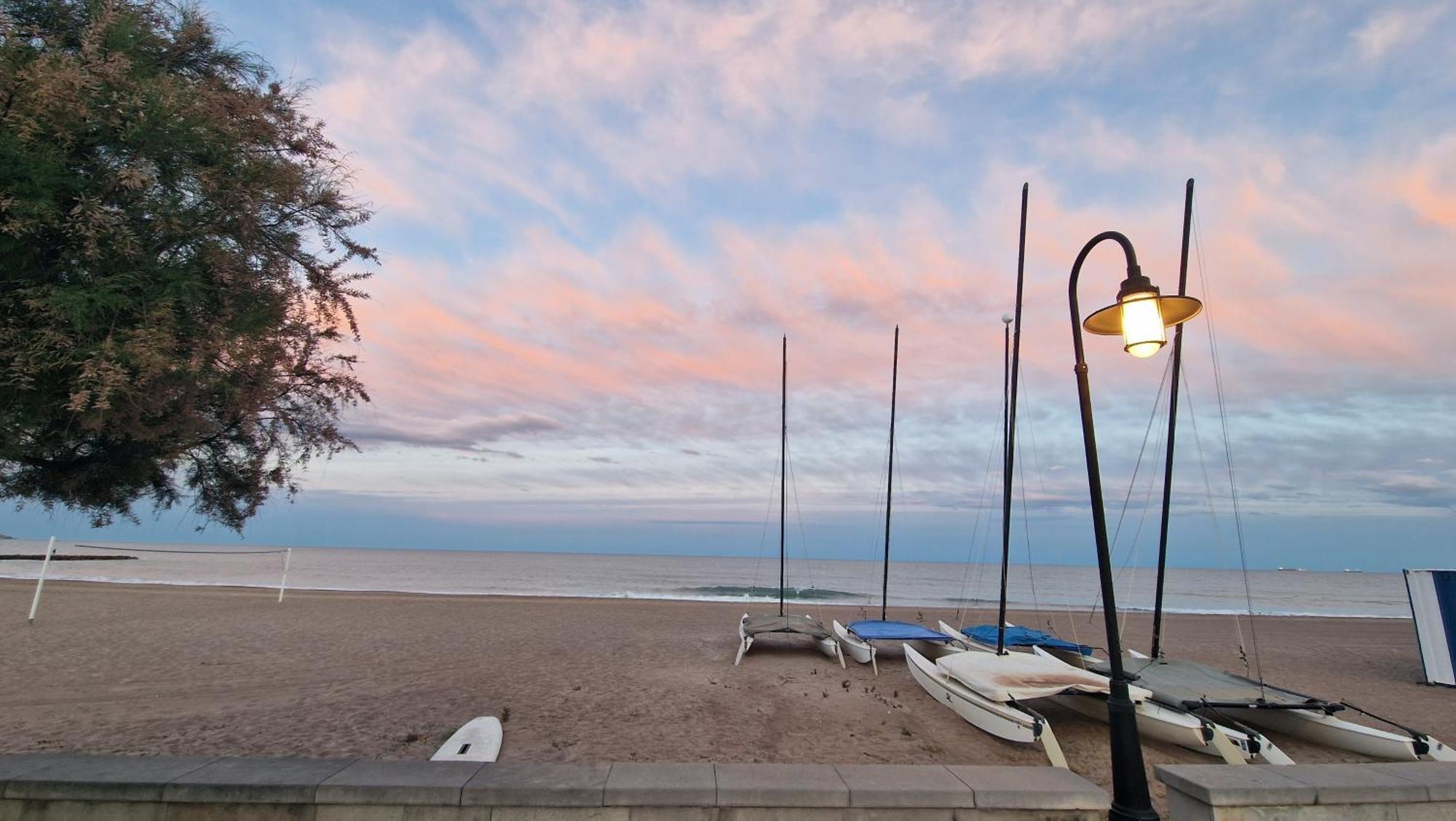Apartamento De 1 Habitacion Frente Al Mar Y Con Piscina Apartment Benicassim Ngoại thất bức ảnh
